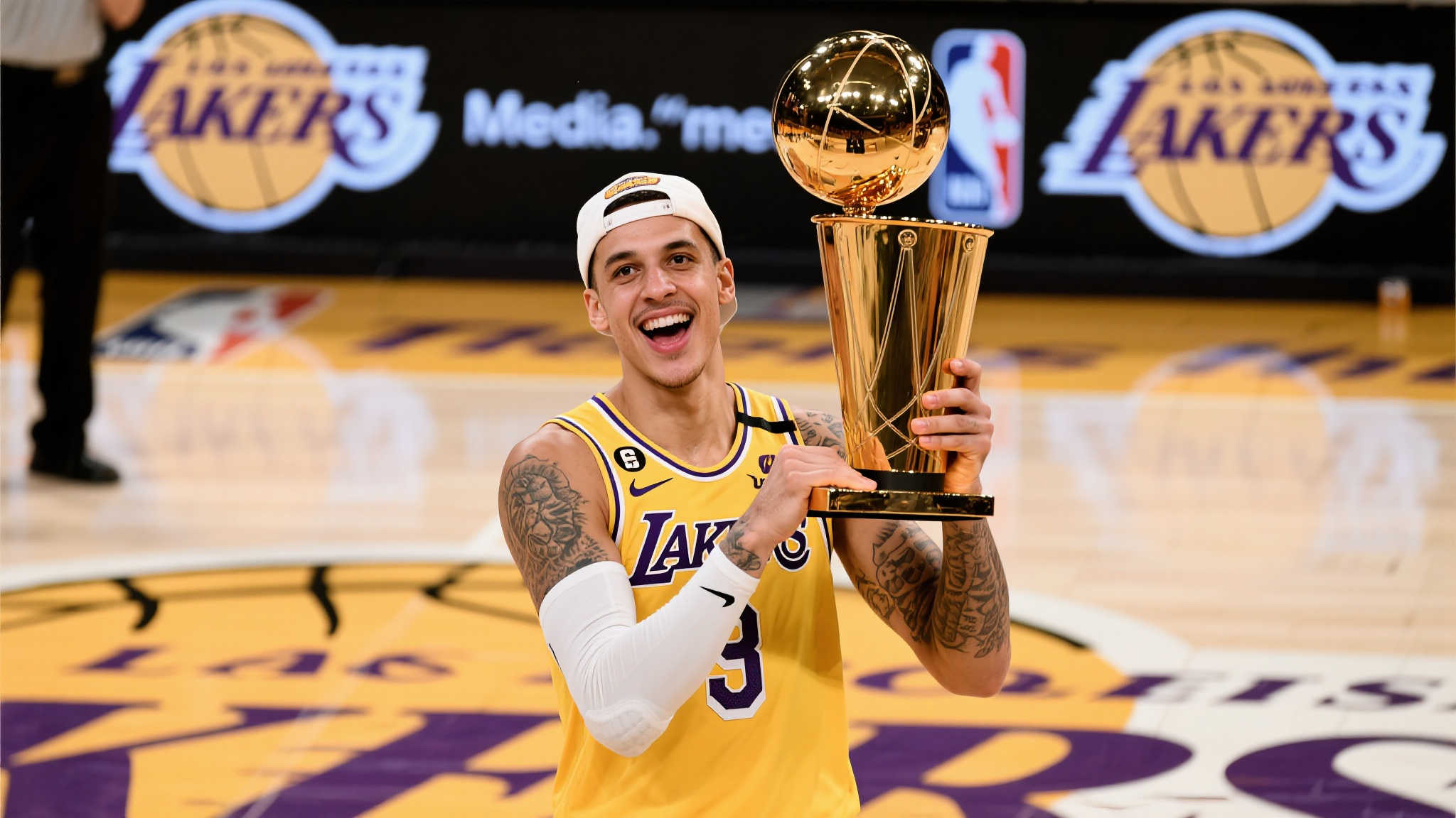 卡鲁索双冠得偿，湖人媒体推文致贺